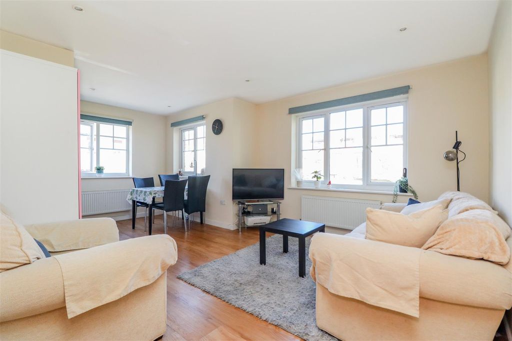 Property photo 3 of 14