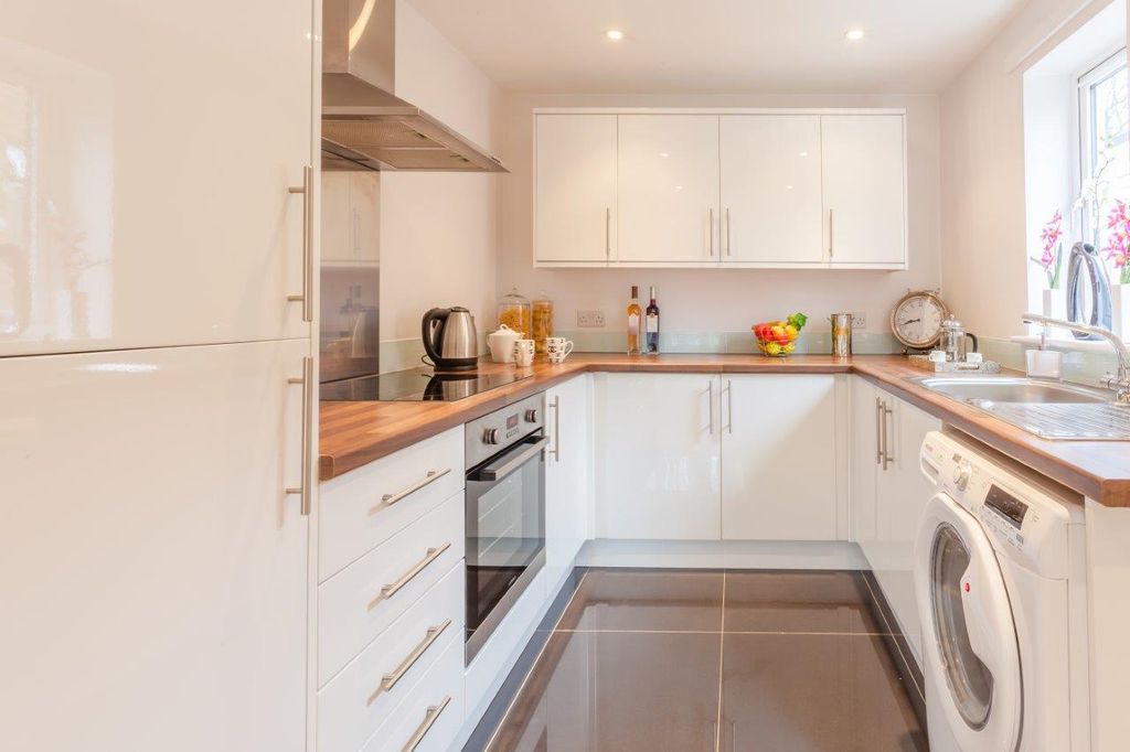 Property photo 3 of 5 2 Kitchen.Jpg