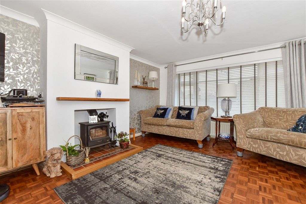 Property photo 3 of 12 Lounge