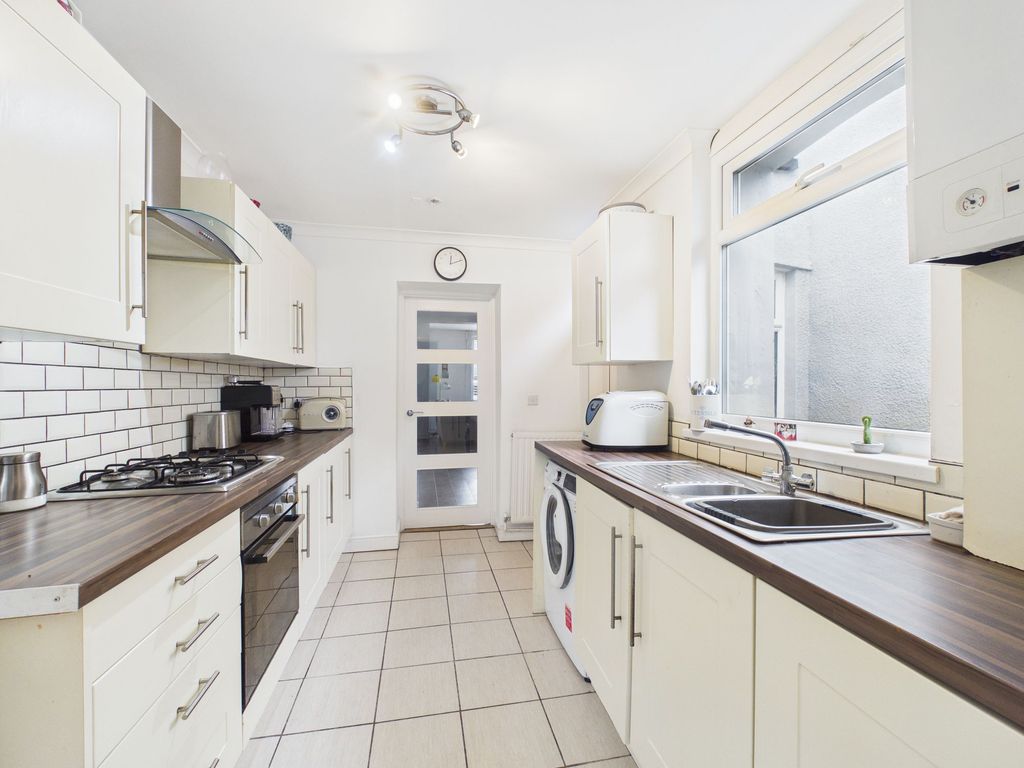 Property photo 3 of 32