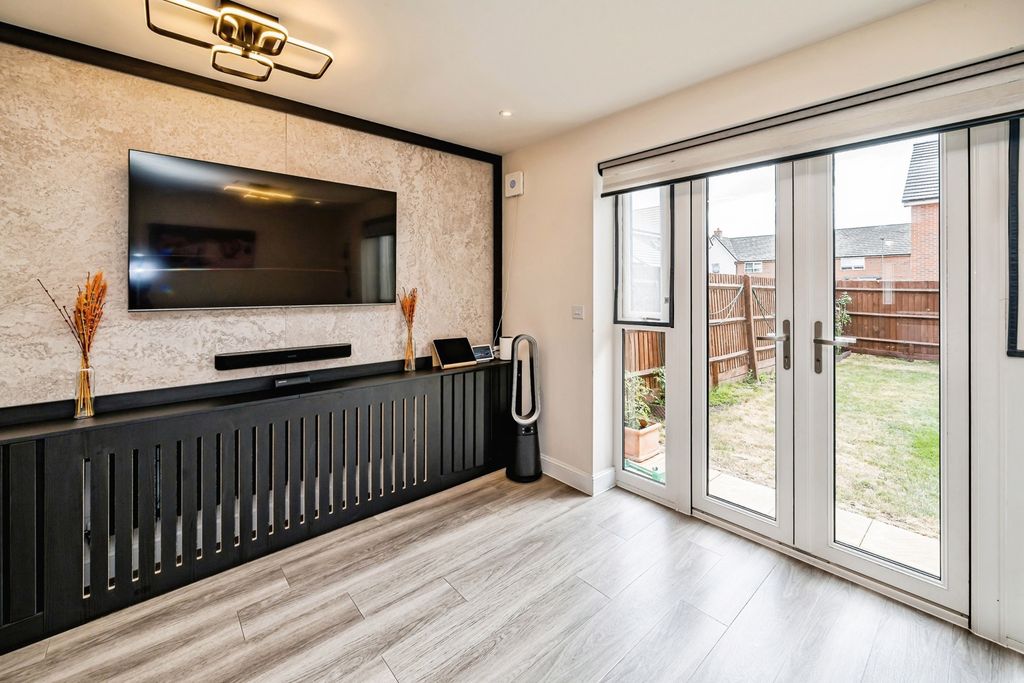 Property photo 2 of 16 Pbox-Img.Jpg