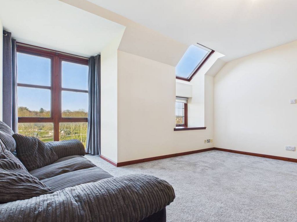 Property photo 3 of 28