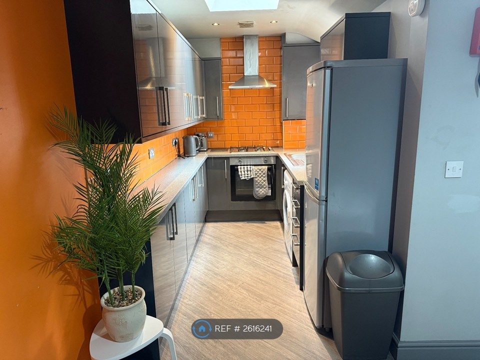 Property photo 2 of 15 Kitchen