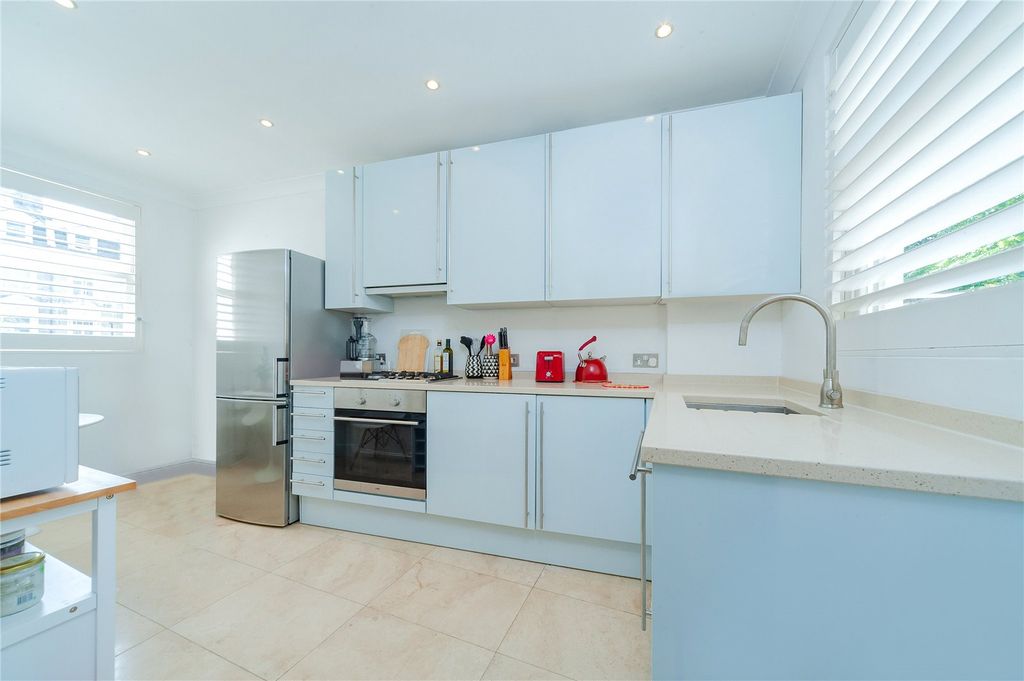 Property photo 2 of 8