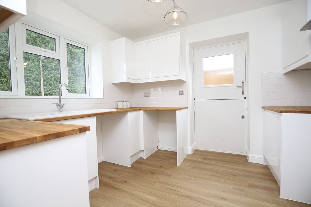 Property photo 3 of 16 4X8A5196