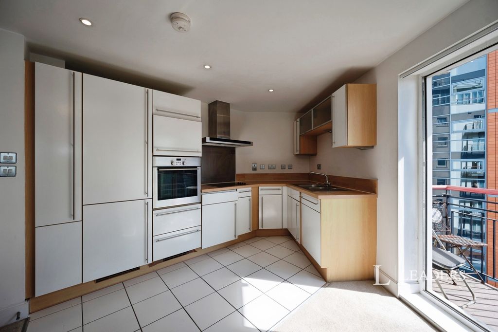 Property photo 3 of 25 Pbox-Img.Jpg