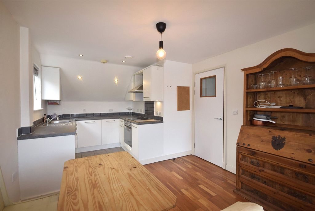 Property photo 3 of 8 Kitchen