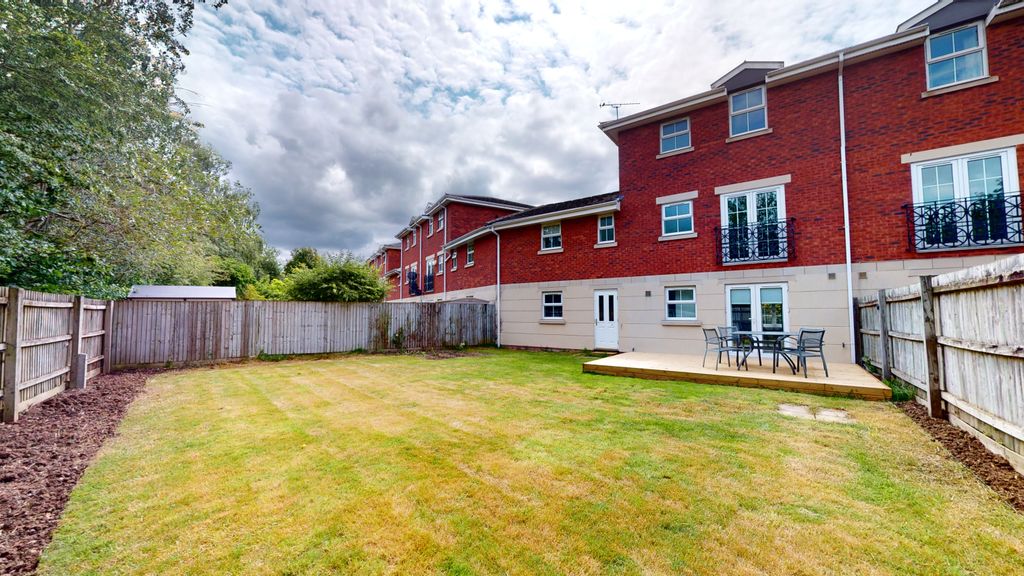 Property photo 2 of 26