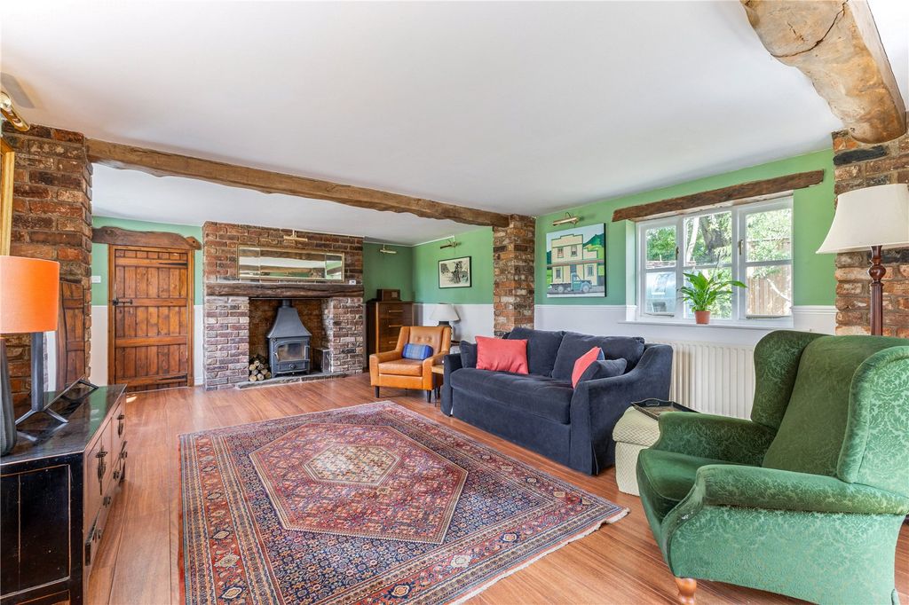 Property photo 3 of 19 Sitting Room