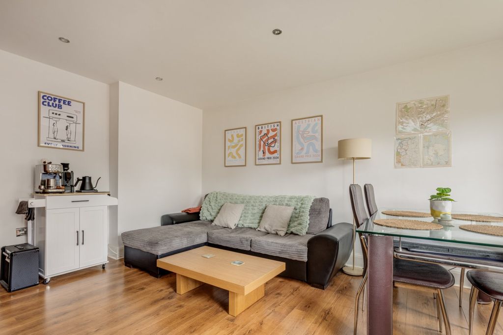 Property photo 3 of 6