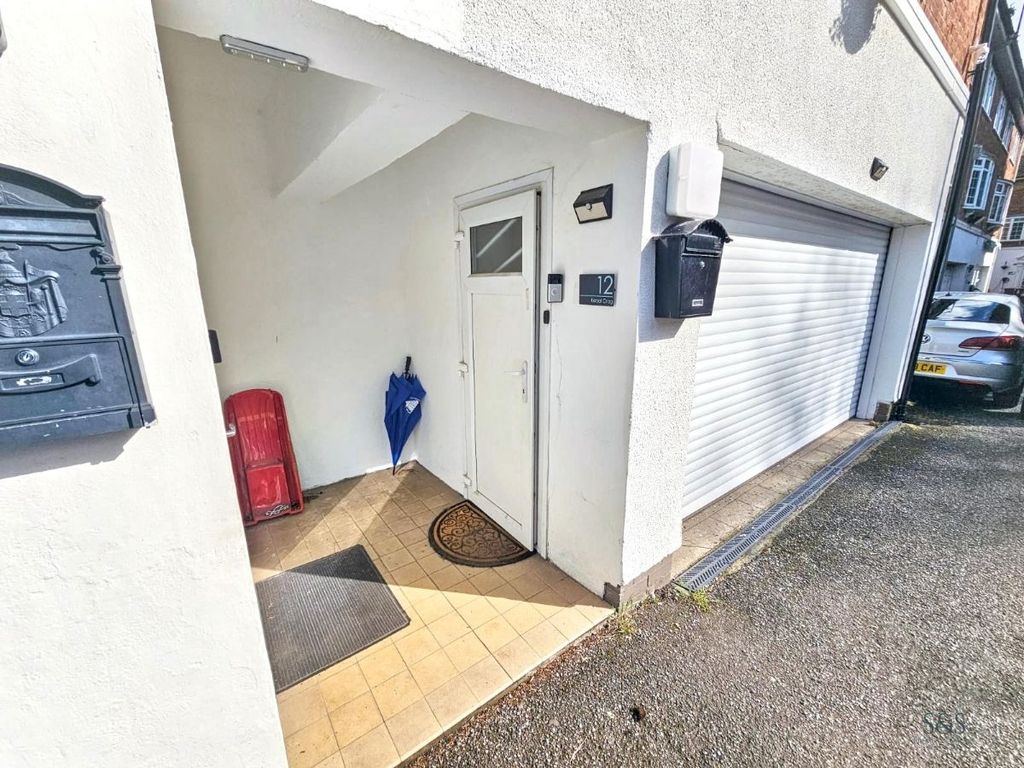 Property photo 2 of 25