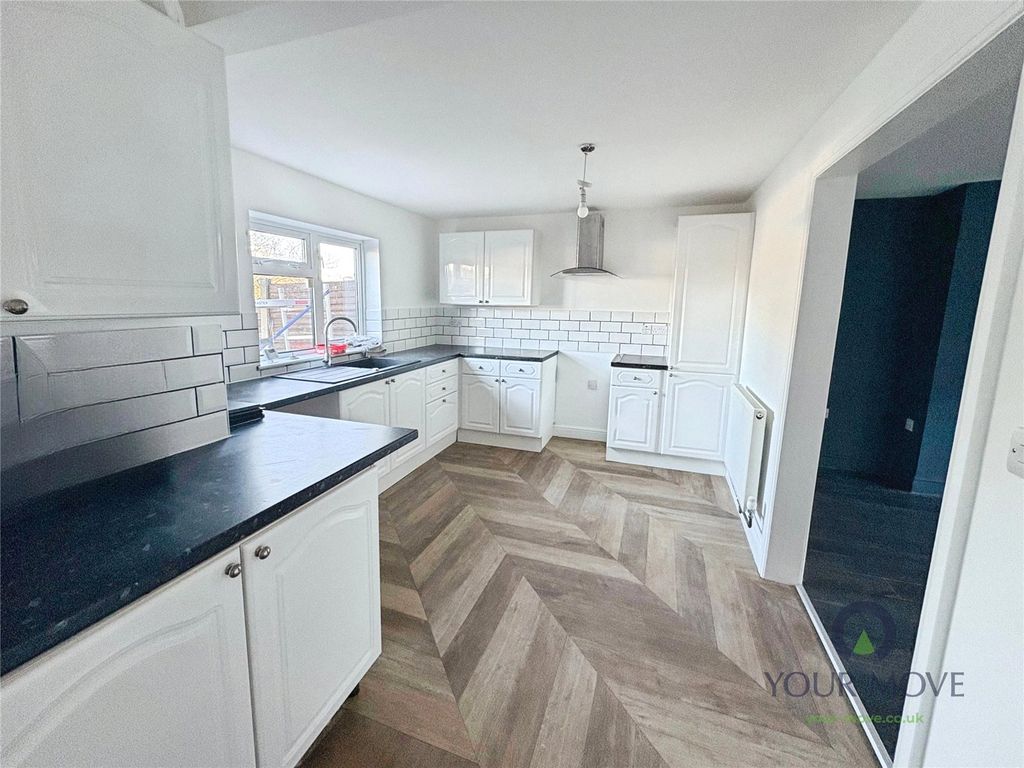 Property photo 2 of 10 Kitchen