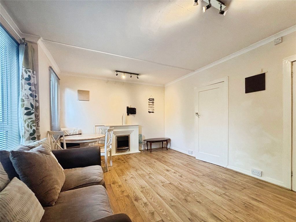 Property photo 3 of 11 Picture No. 32
