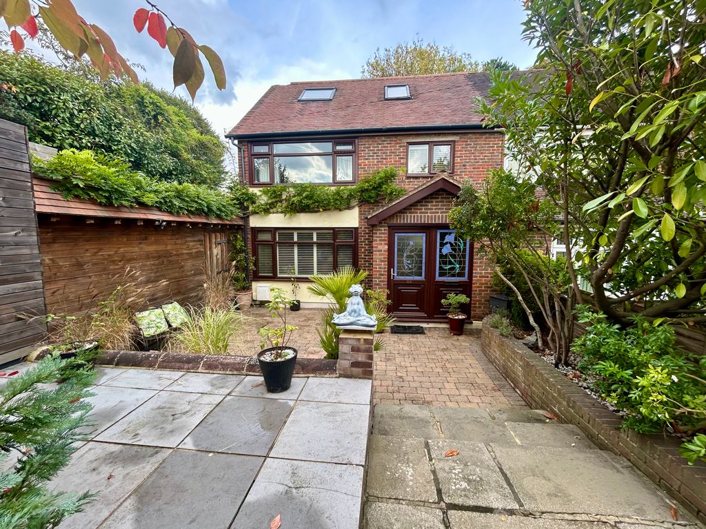 Property photo 1 of 32