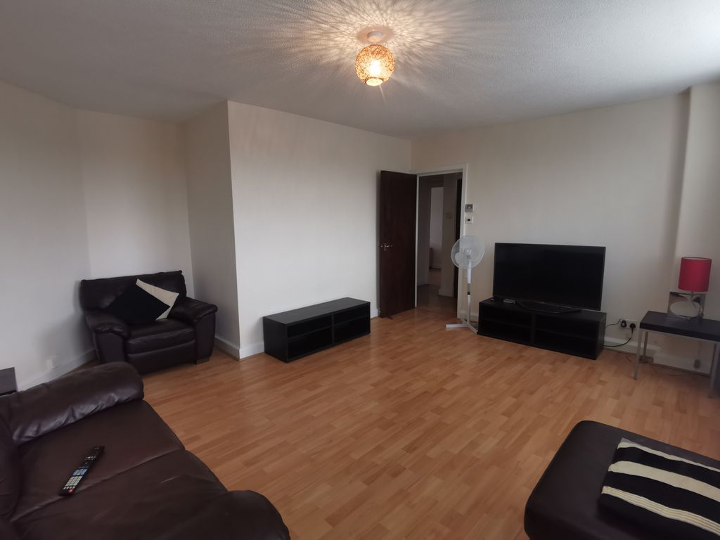 Property photo 3 of 11 Lounge