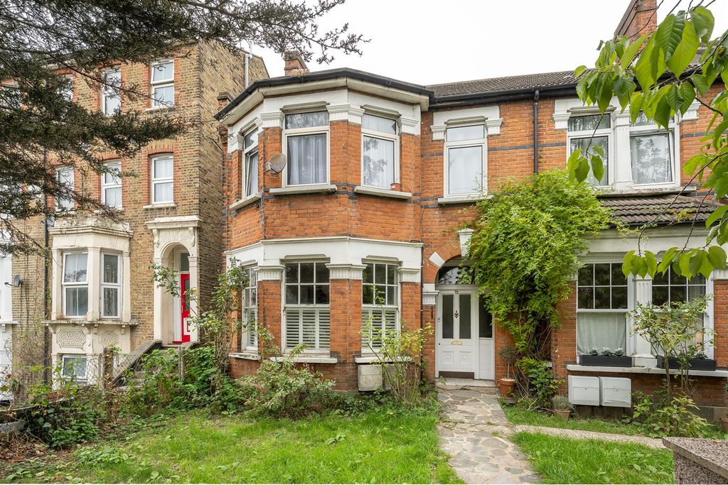 Property photo 1 of 23 Kingswood Road, E11