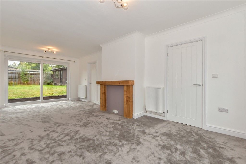 Property photo 1 of 9 Lounge