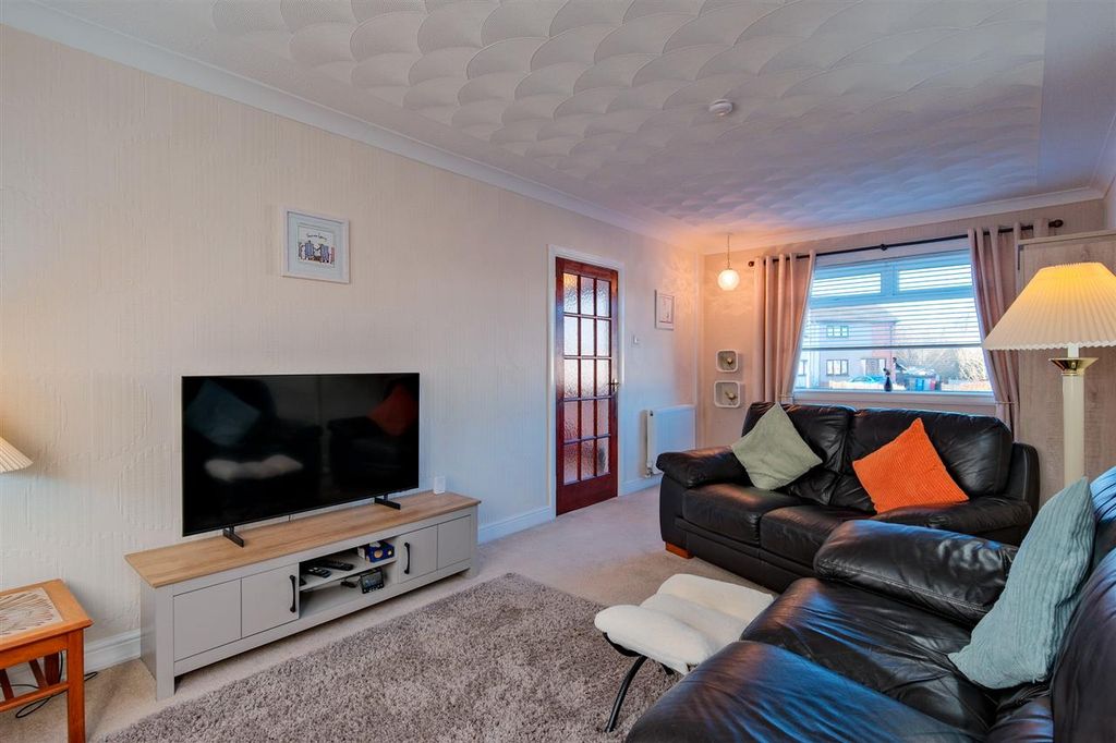 Property photo 2 of 21 Lounge