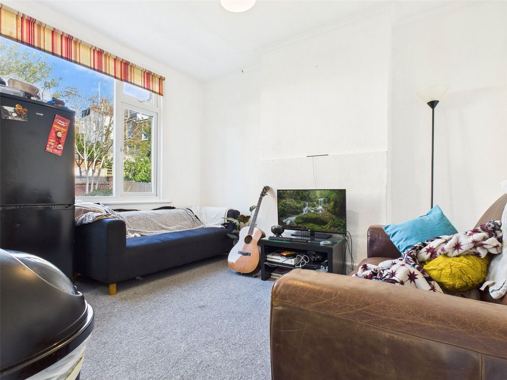 Property photo 2 of 22 Lounge