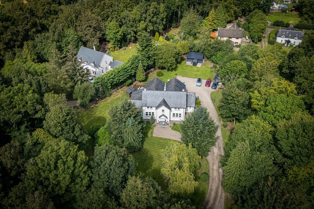 Property photo 2 of 48 Drone