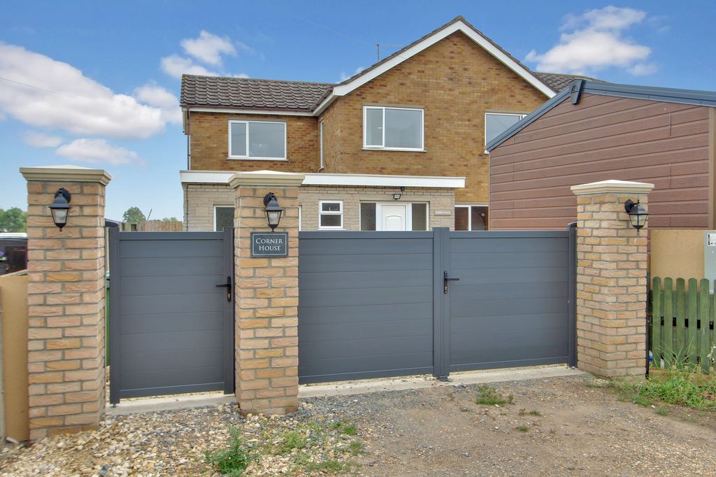 Property photo 3 of 37