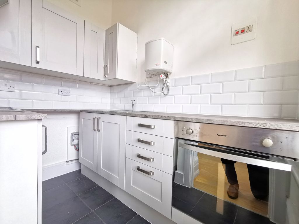 Property photo 3 of 7 Kitchen
