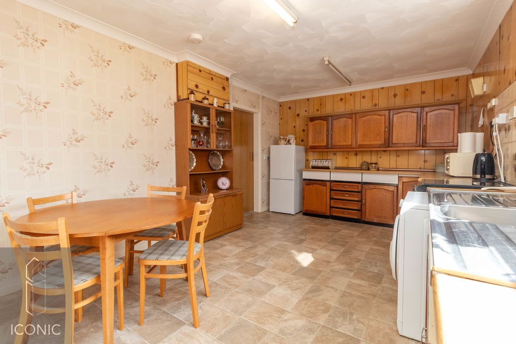 Property photo 3 of 16 Photo 8