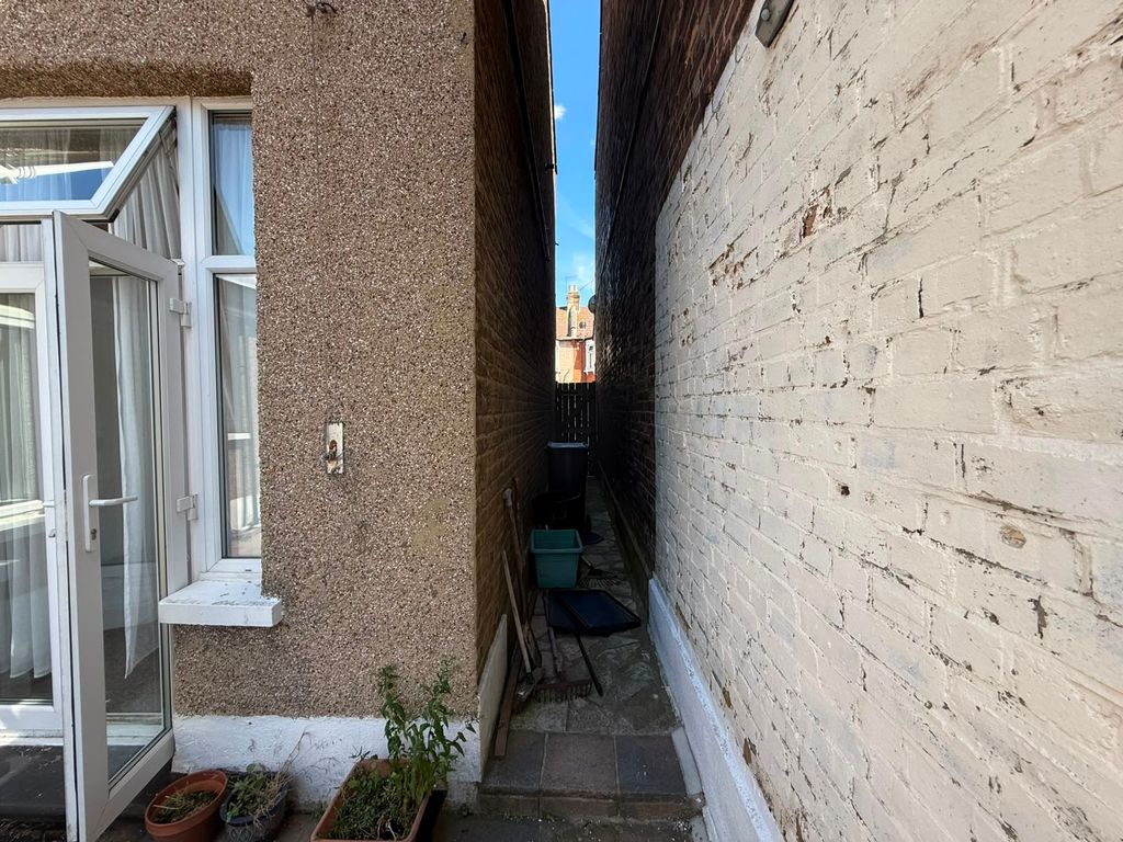 Property photo 3 of 44