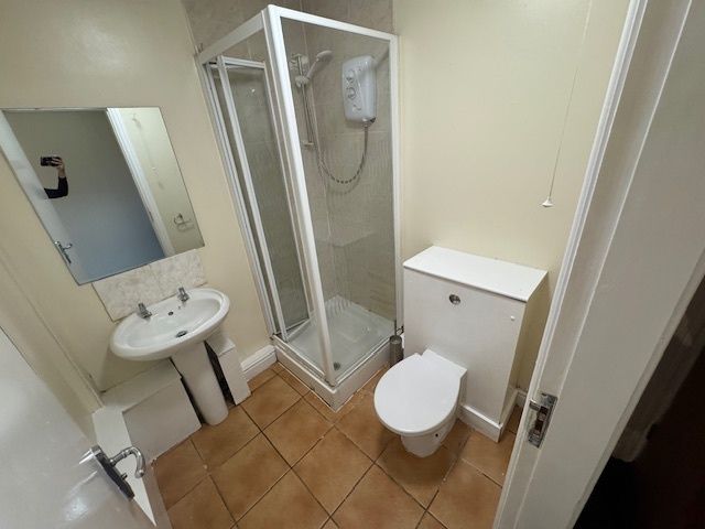 Property photo 2 of 4 A Clean And Well-Maintained Bathroom Featuring A S...