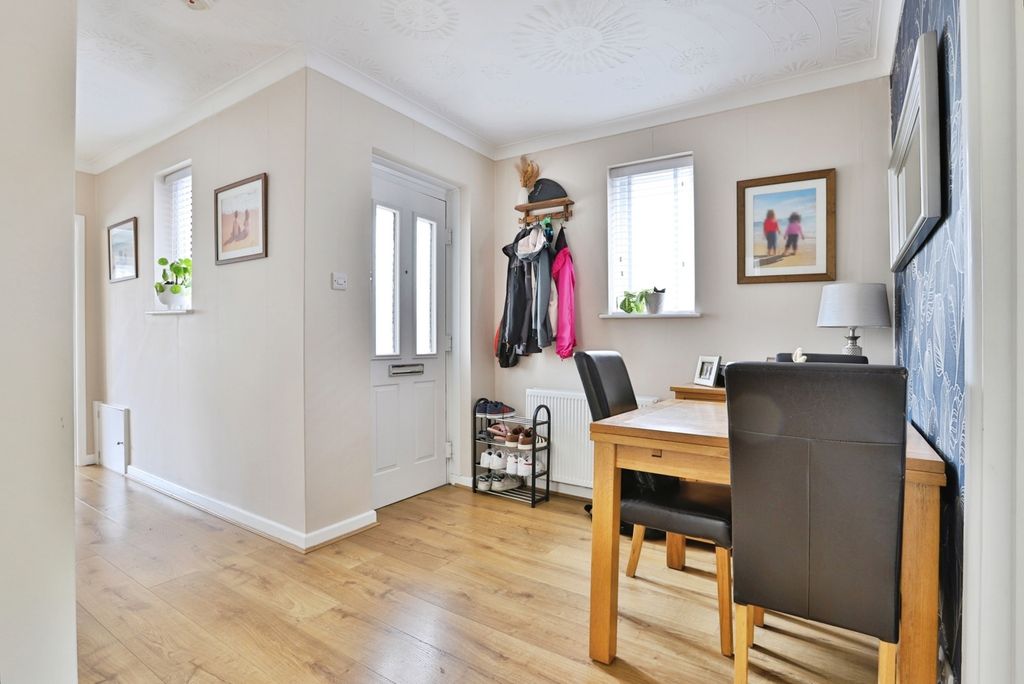 Property photo 3 of 16 Pbox-Img.Jpg