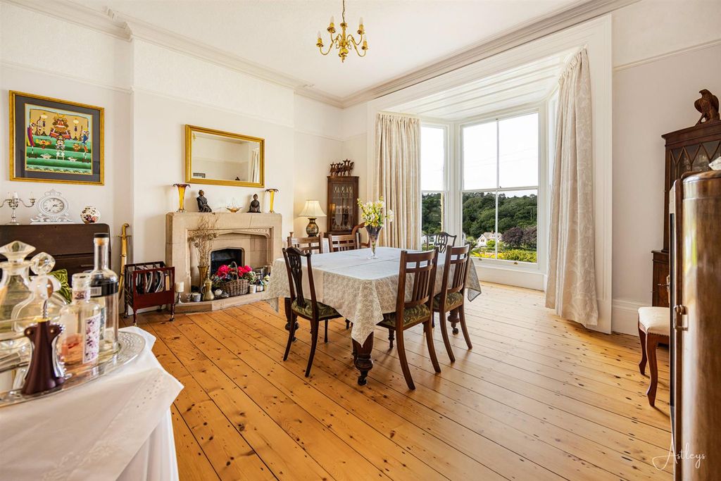 Property photo 3 of 38 Dining Room