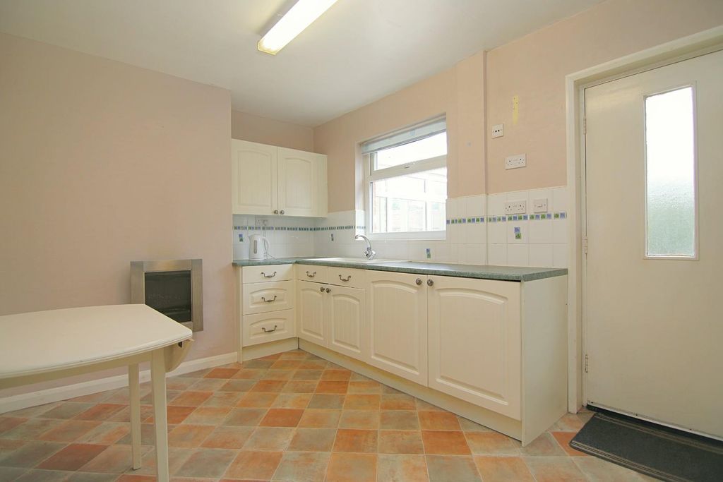 Property photo 2 of 19 Dining Kitchen