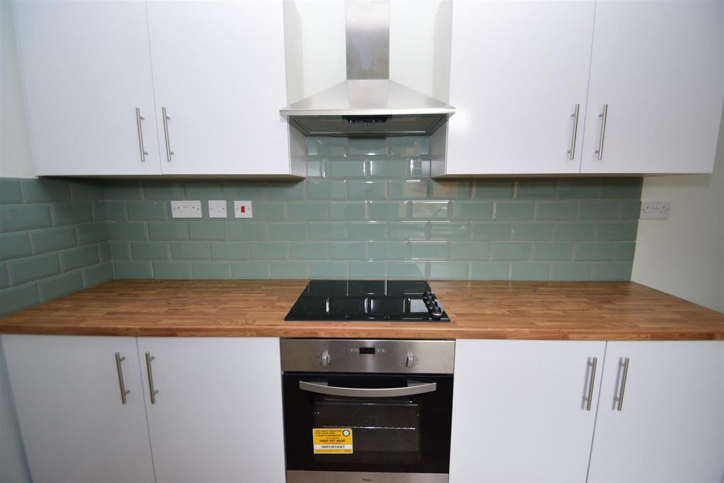 Property photo 3 of 12 Kitchen