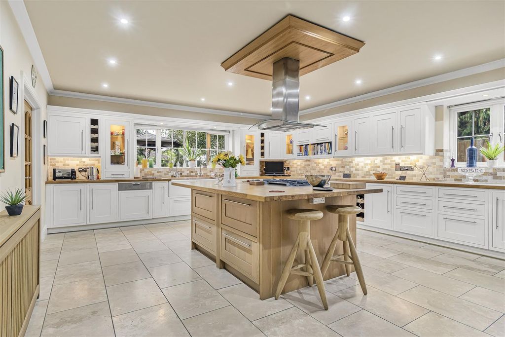 Property photo 2 of 20 33_65288.Jpg