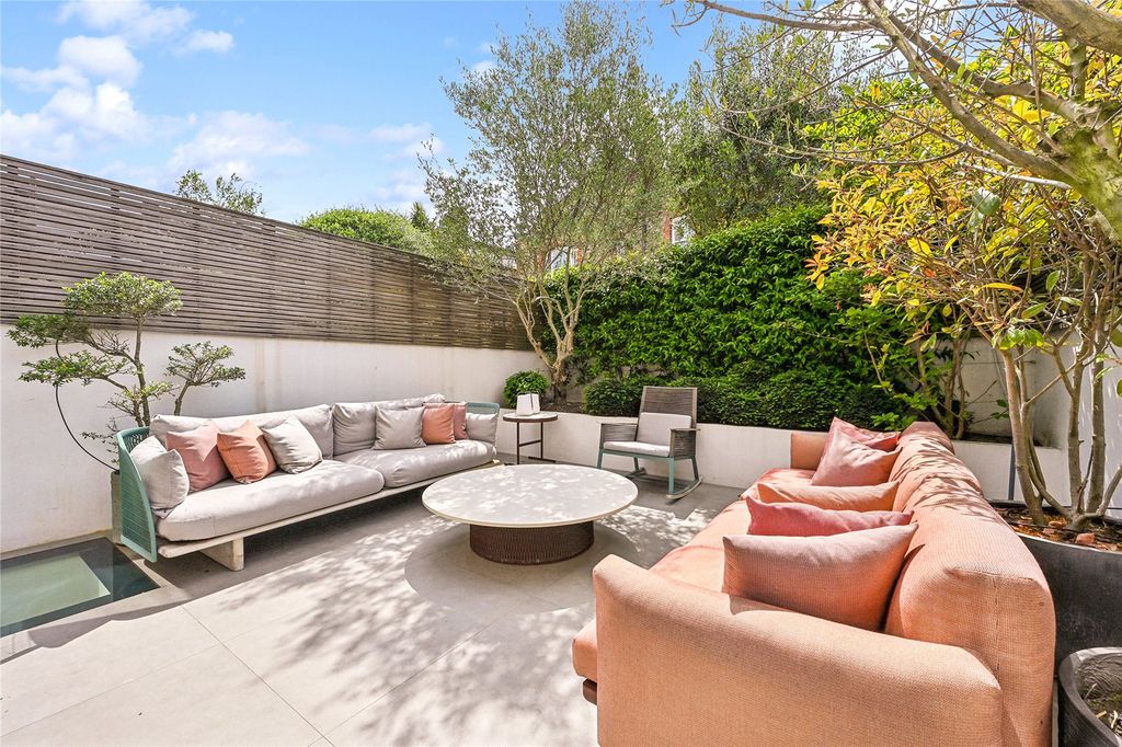 Property photo 3 of 14 Garden