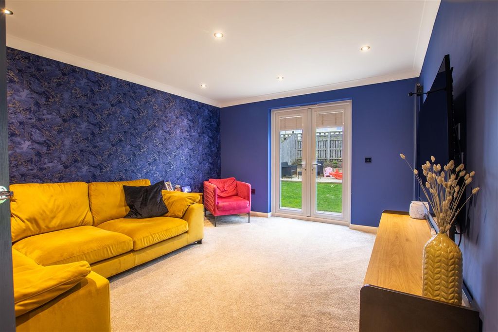 Property photo 3 of 23 Lounge.Jpg