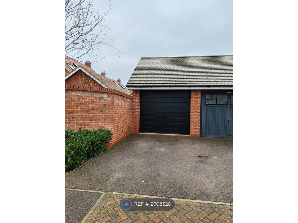 Property photo 3 of 15 Garage And Drive