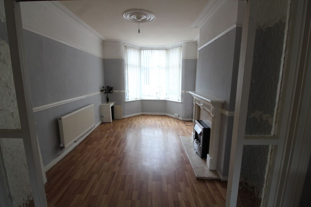 Property photo 1 of 10 Through Lounge