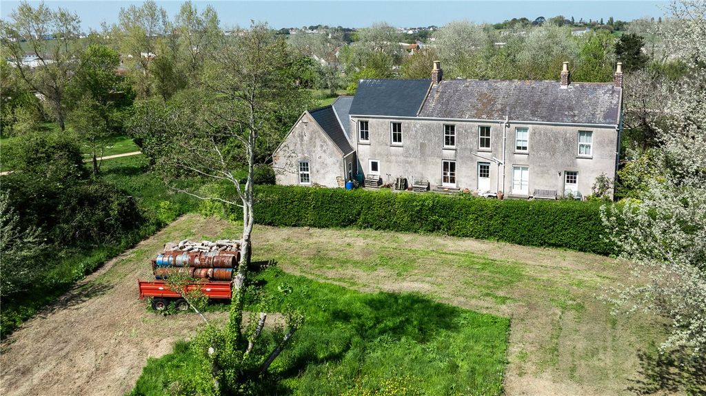 Property photo 2 of 10 External