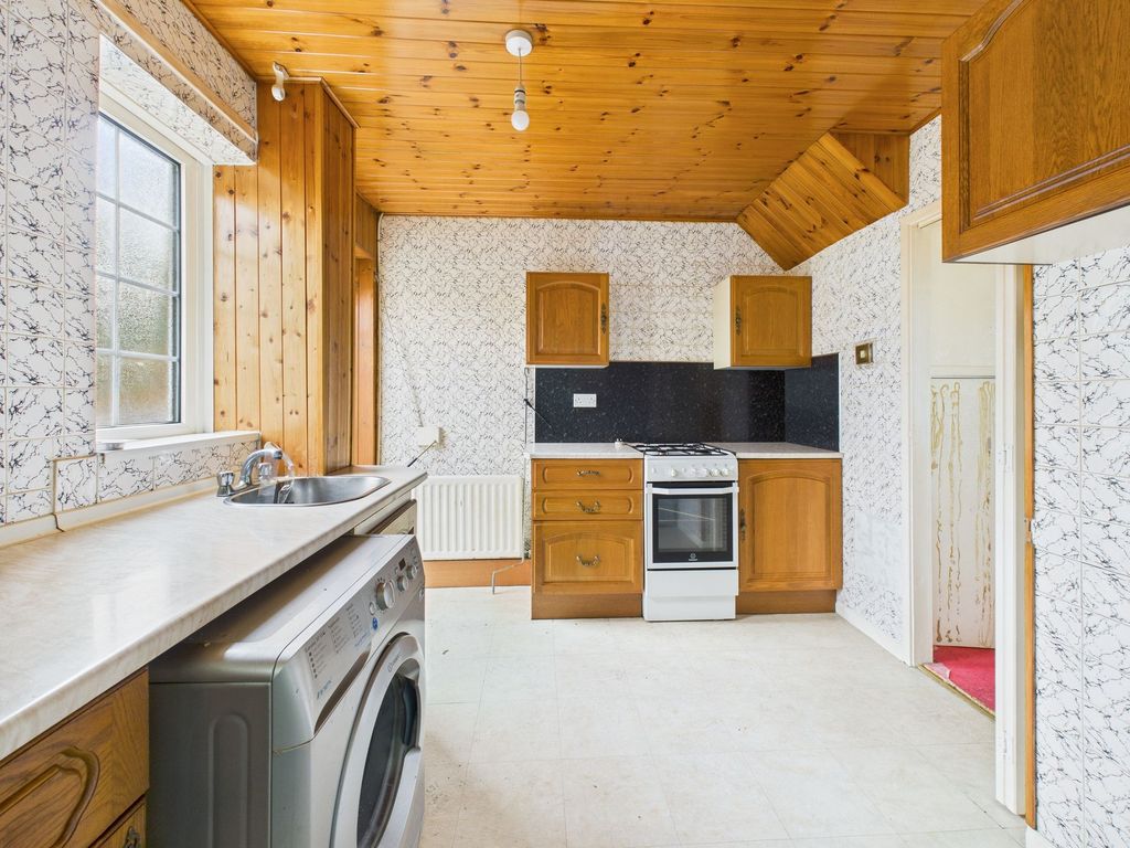 Property photo 3 of 11 Kitchen