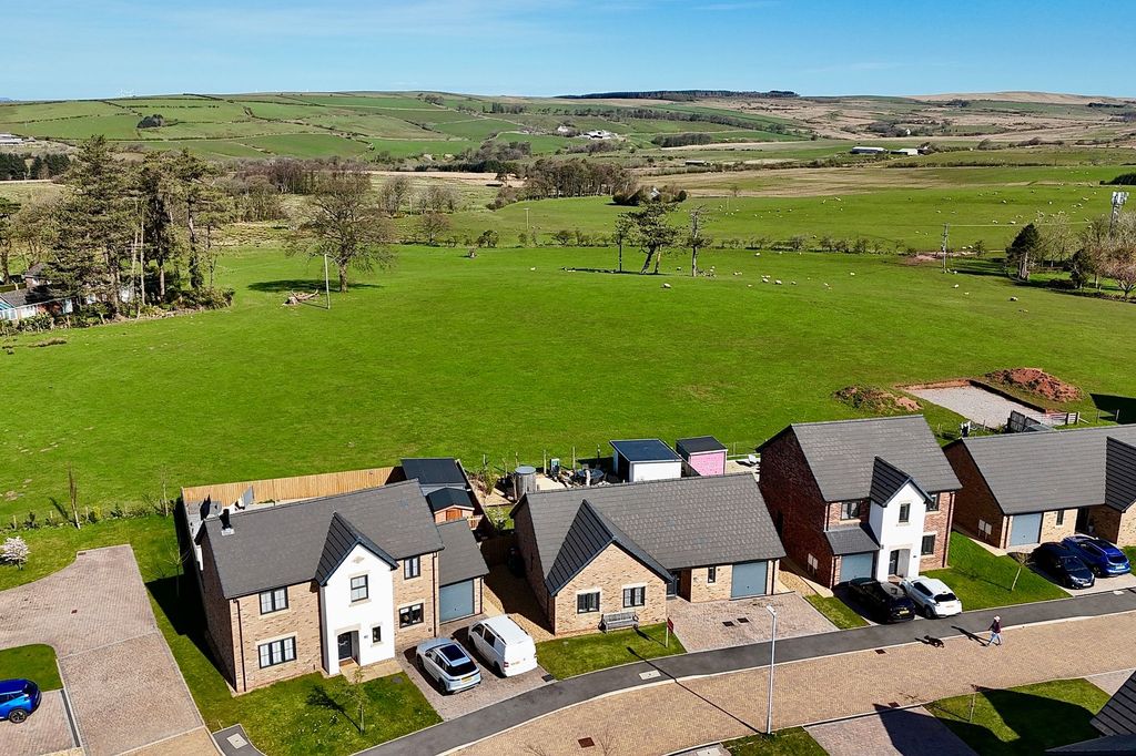 Property photo 1 of 32