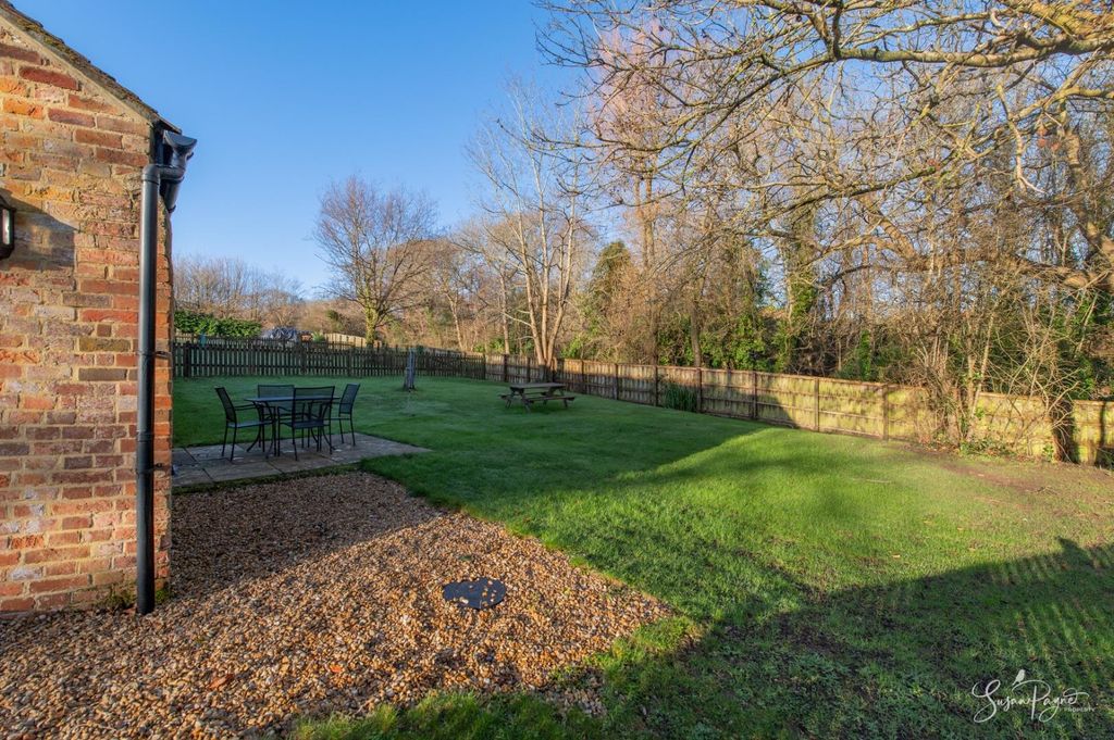 Property photo 2 of 24 Rear Garden