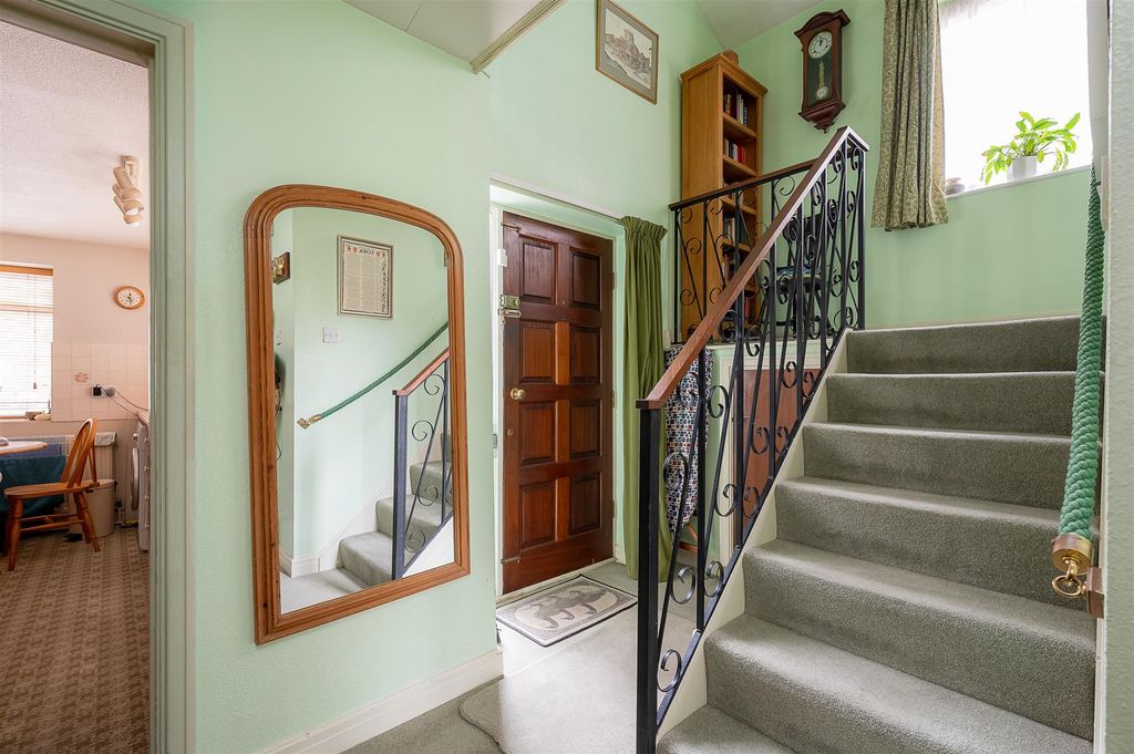 Property photo 2 of 14 Hallway
