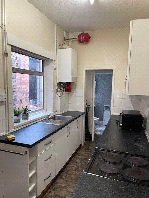 Property photo 3 of 16 Kitchen