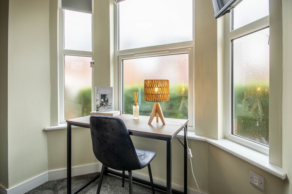 Property photo 3 of 13 E-3