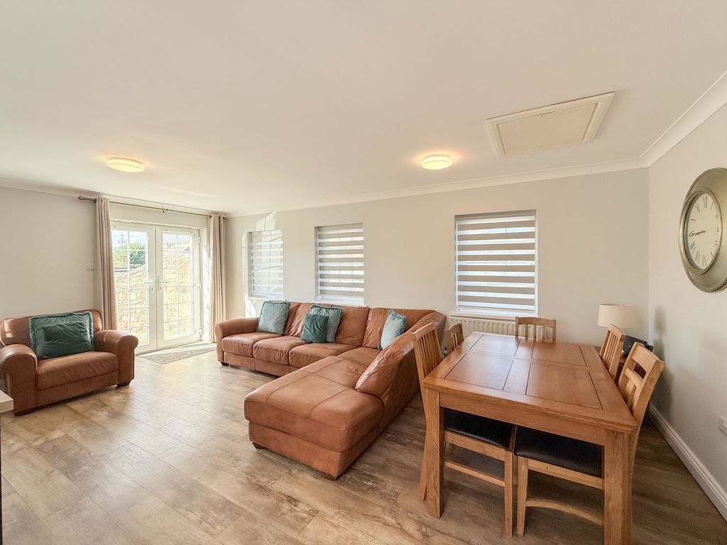 Property photo 3 of 12 Lounge/Dining Area