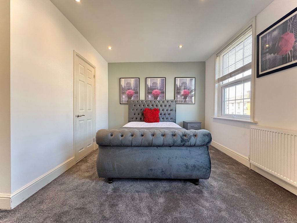 Property photo 2 of 10 Thumbnail_Img_2084