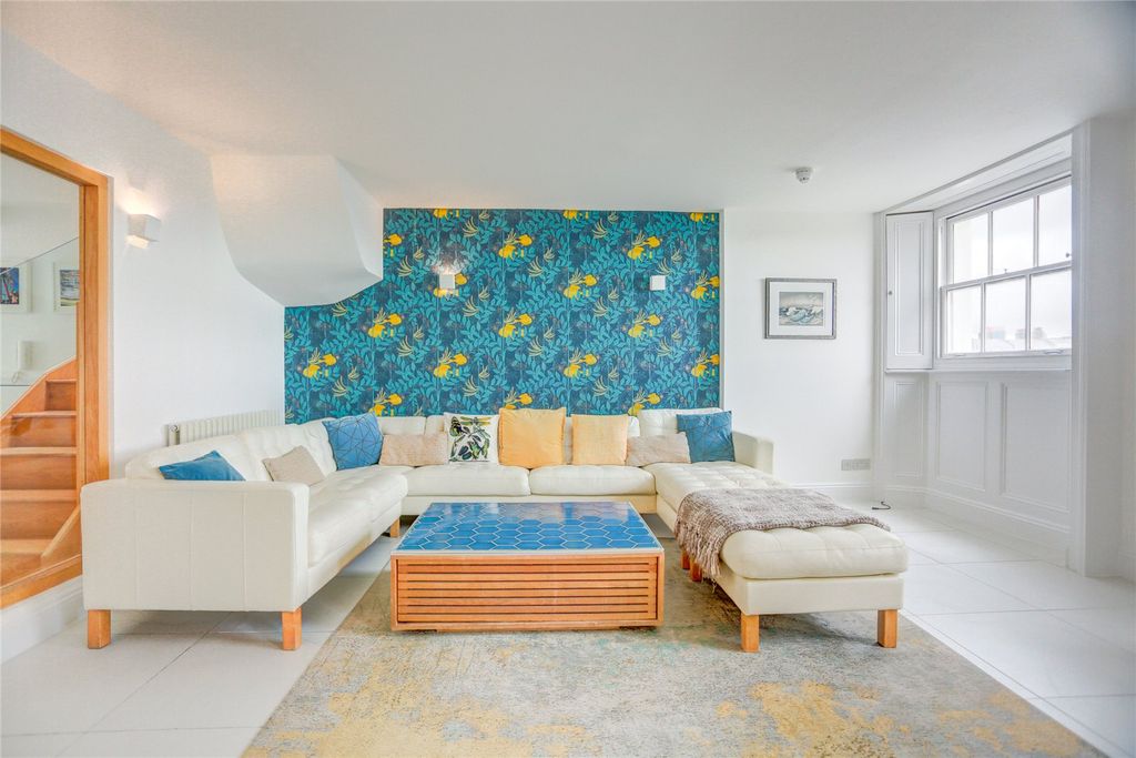 Property photo 2 of 15 Por240036_07