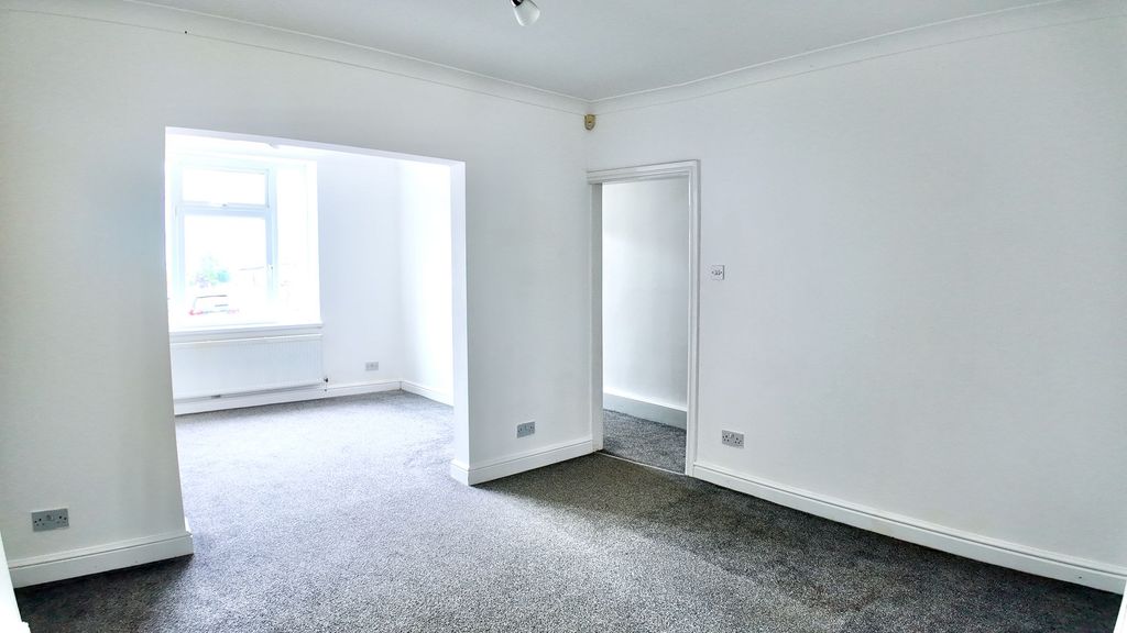 Property photo 2 of 29