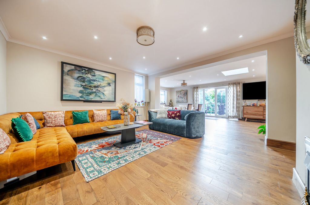 Property photo 3 of 31 1515370-11-6Aa04E...
